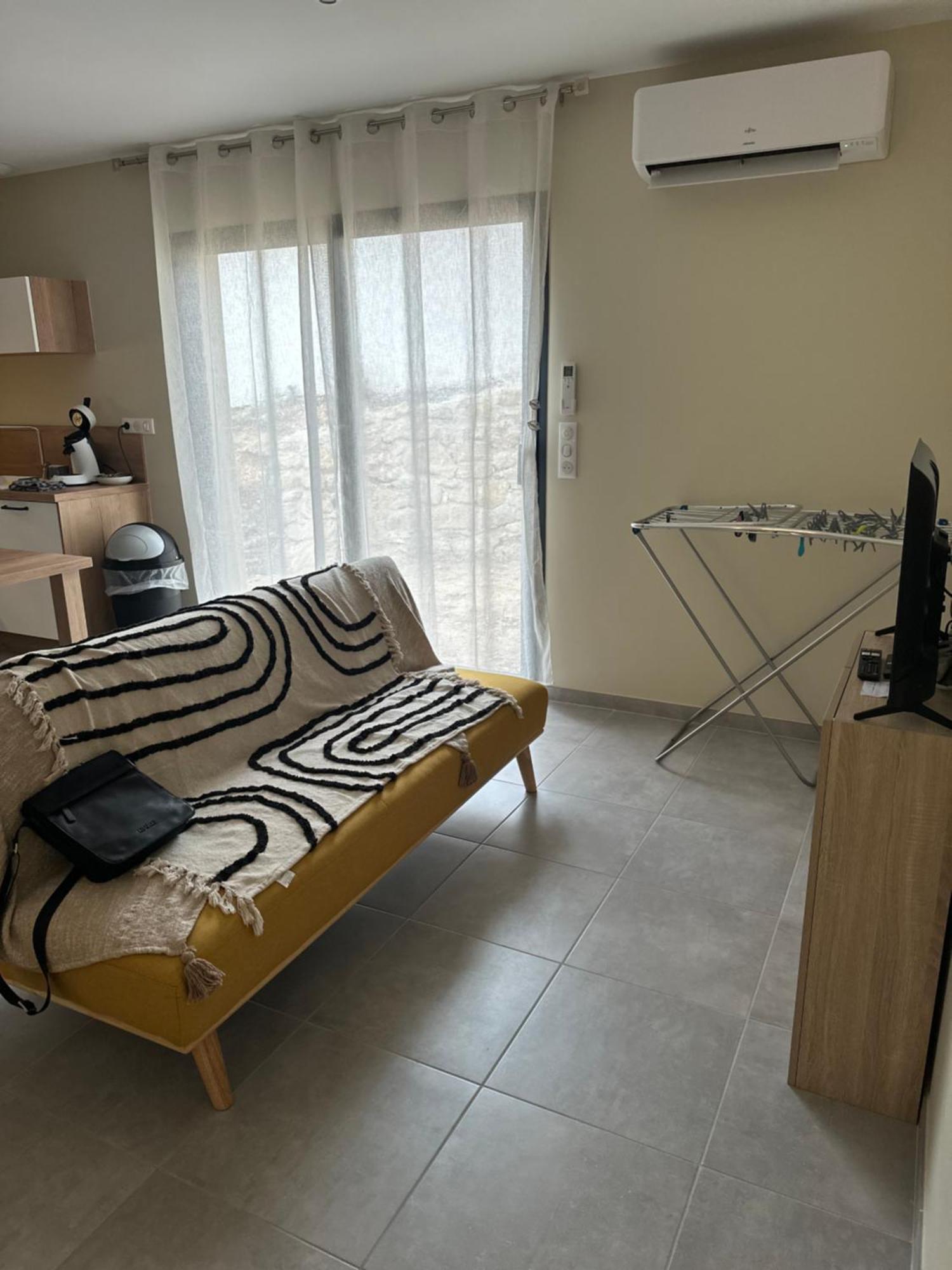 Maison T3 Dans Un Village Calme Saint-Mitre-les-Remparts Dış mekan fotoğraf